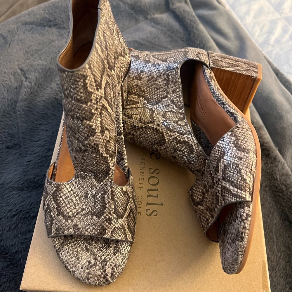 Peep Toe T-Strap Heeled Sandal | Gentle Souls by Kenneth Cole